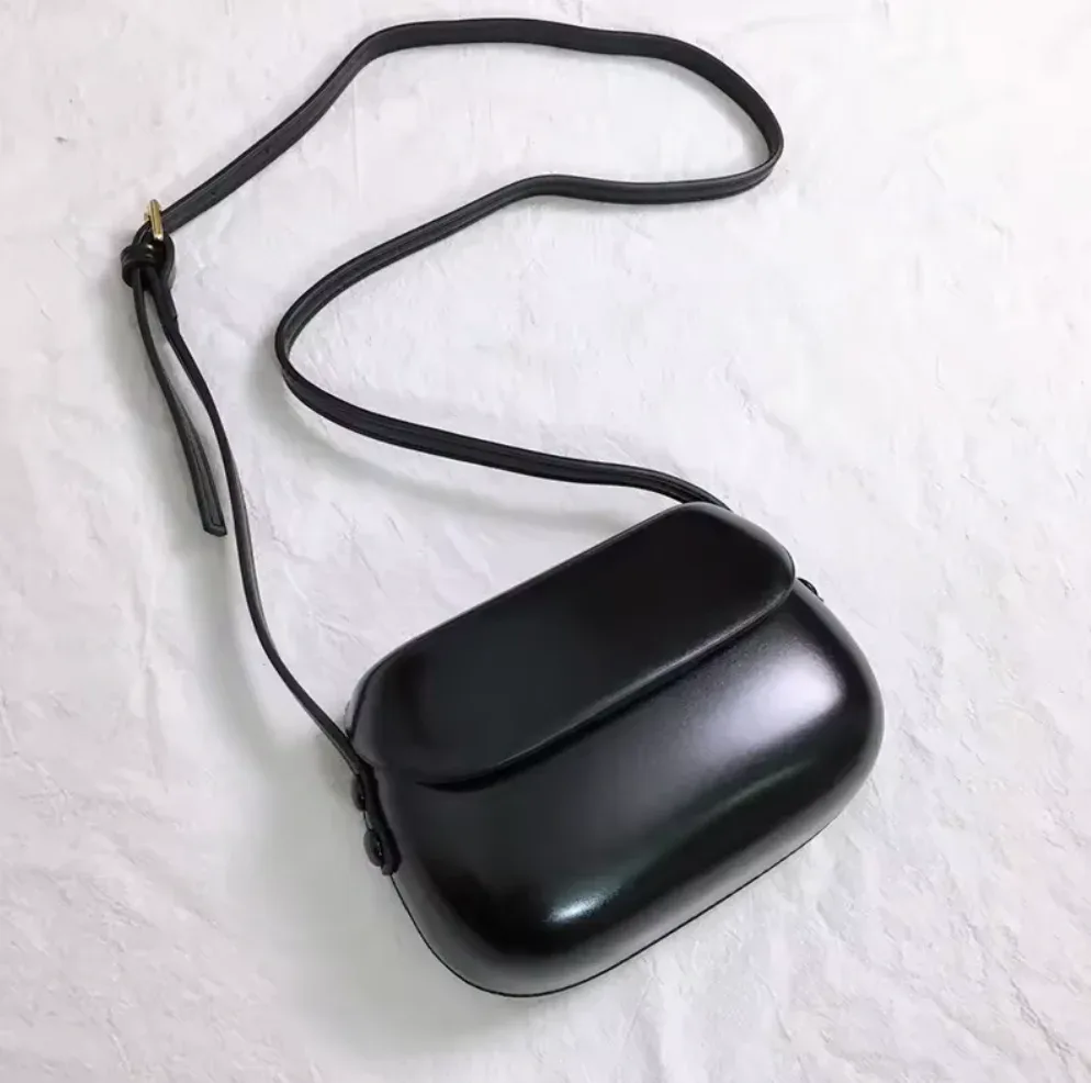 Sac à Bandoulière Rigide : Le sac tendance qui s'adapte à tout ! 4