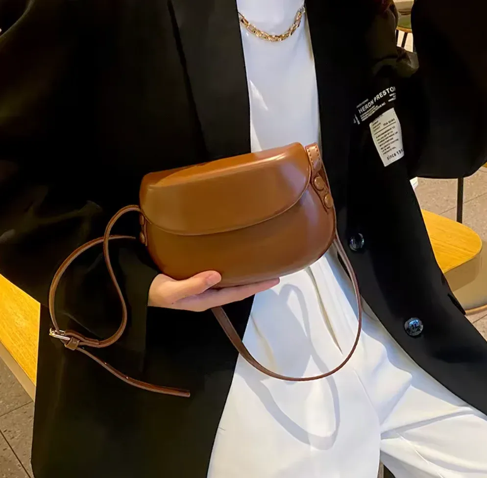 Sac à Bandoulière Rigide : Le sac tendance qui s'adapte à tout ! 2